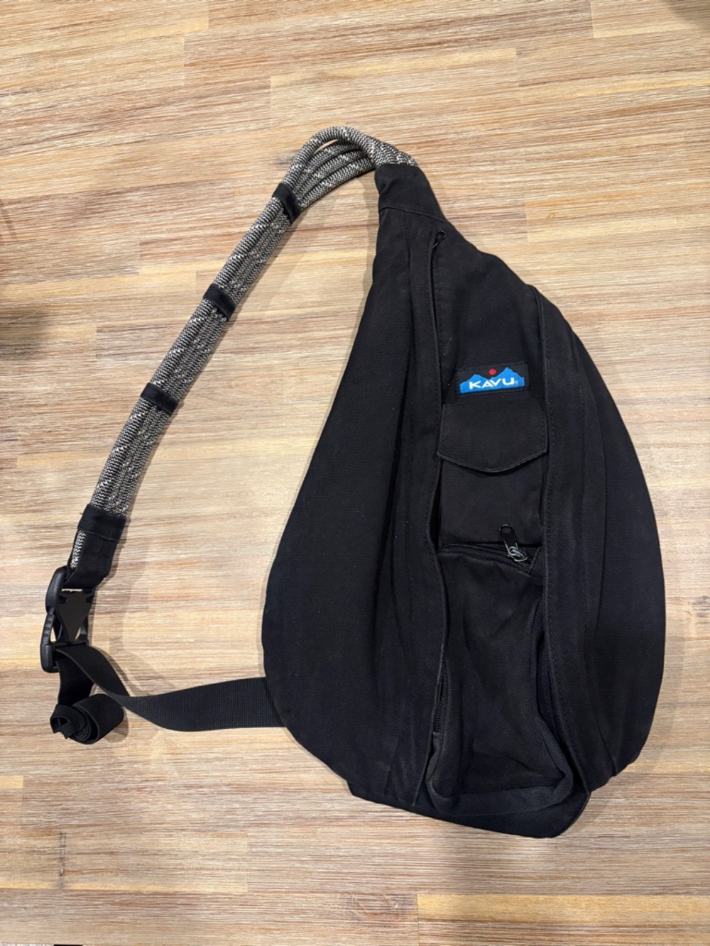 KAVU Sling Bag in Black - Unisex Crossbody Pack